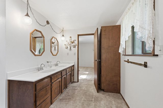 9313 N Ellenwood Ct, Nine Mile Falls, WA 99026