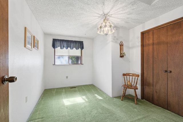 9313 N Ellenwood Ct, Nine Mile Falls, WA 99026