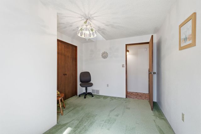 9313 N Ellenwood Ct, Nine Mile Falls, WA 99026