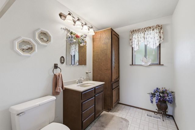 9313 N Ellenwood Ct, Nine Mile Falls, WA 99026