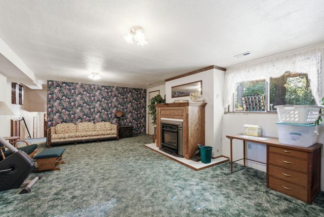 9313 N Ellenwood Ct, Nine Mile Falls, WA 99026