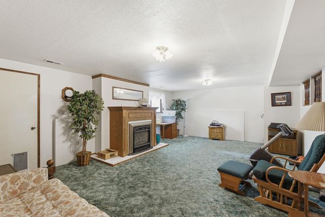 9313 N Ellenwood Ct, Nine Mile Falls, WA 99026