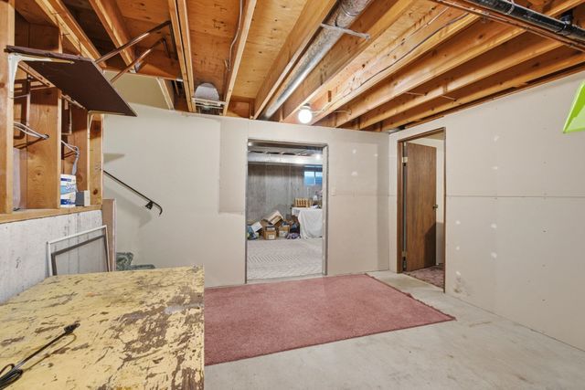 9313 N Ellenwood Ct, Nine Mile Falls, WA 99026