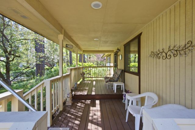 9313 N Ellenwood Ct, Nine Mile Falls, WA 99026