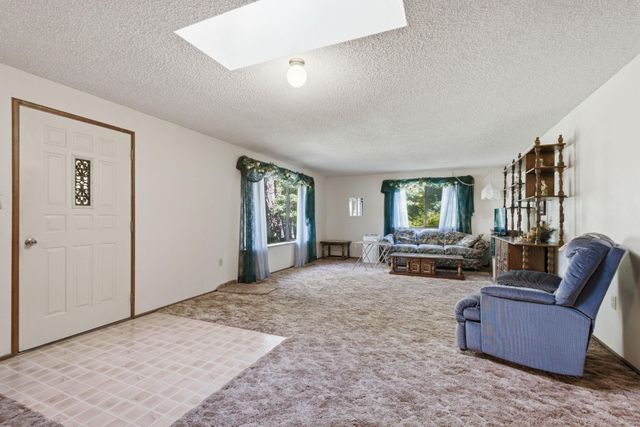 9313 N Ellenwood Ct, Nine Mile Falls, WA 99026