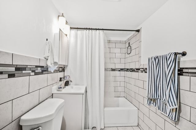 8915 S Racine Avenue, Chicago, IL 60620