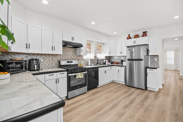 8915 S Racine Avenue, Chicago, IL 60620