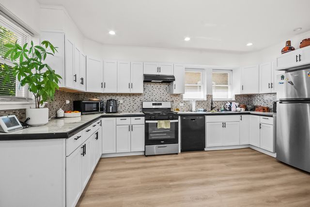 8915 S Racine Avenue, Chicago, IL 60620