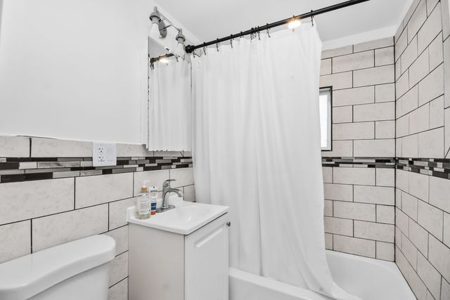 8915 S Racine Avenue, Chicago, IL 60620