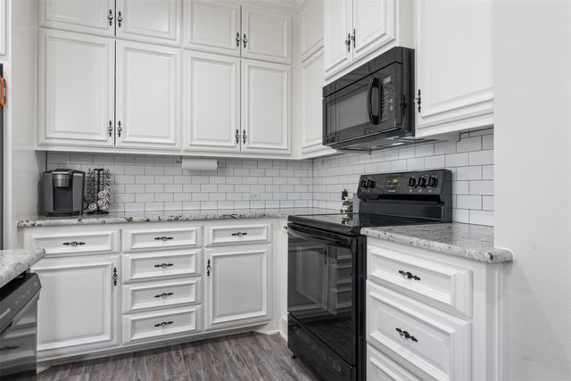 656 Calmwater Court, Mabank, TX 75143