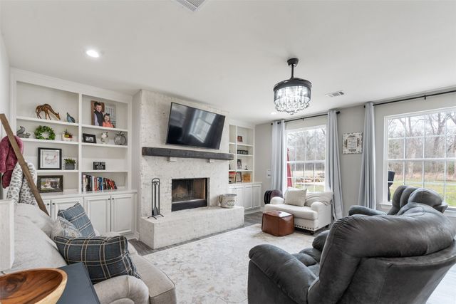 656 Calmwater Court, Mabank, TX 75143