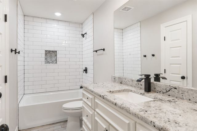 656 Calmwater Court, Mabank, TX 75143