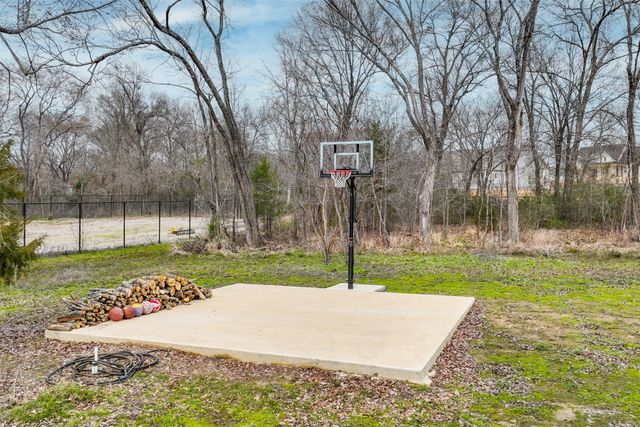 656 Calmwater Court, Mabank, TX 75143