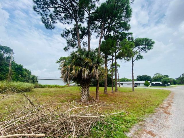 186 Melton Drive, Fort Pierce, FL 34982