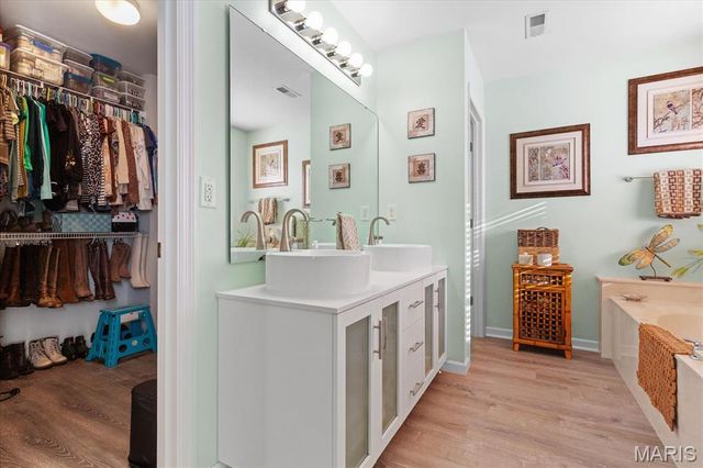 332 Willott Square Drive, St Peters, MO 63376