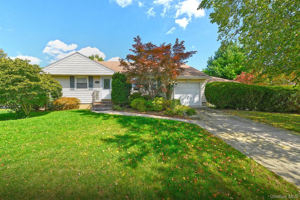 1483 Crown Street, Wantagh, NY 11793