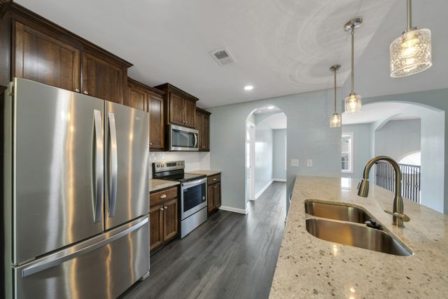 705 Tidwell Dr, Clarksville, TN 37042
