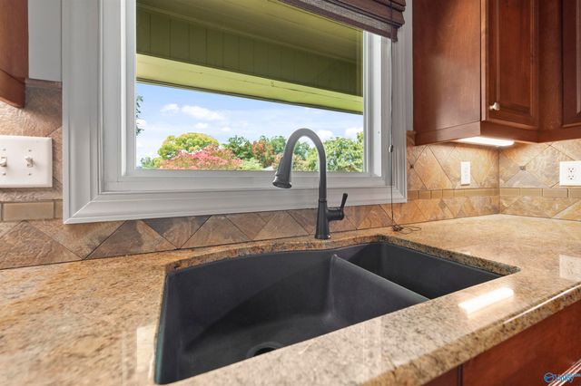 1810 Ballard Drive SE, Huntsville, AL 35801