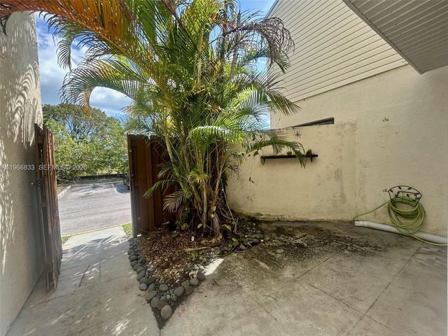 645 Executive Center Dr R101, West Palm Beach, FL 33401