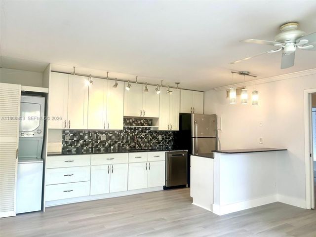 645 Executive Center Dr R101, West Palm Beach, FL 33401