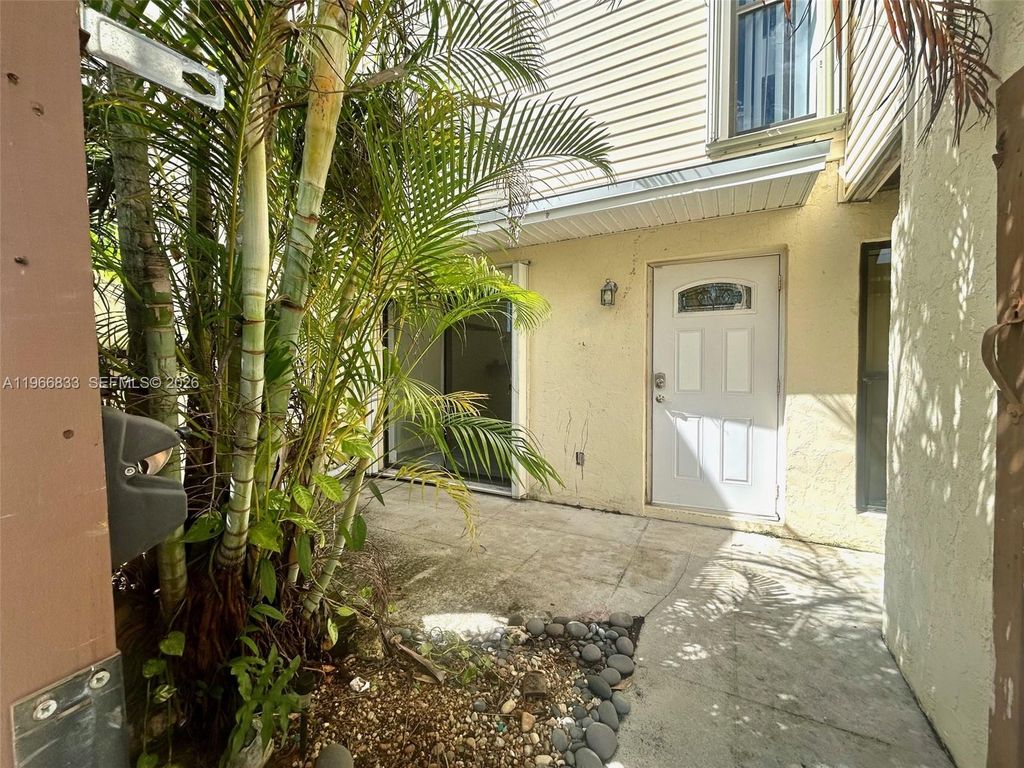 645 Executive Center Dr R101, West Palm Beach, FL 33401