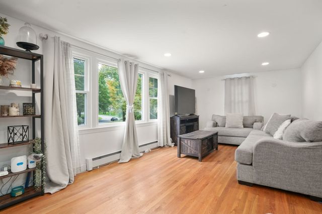 22 Townsend Dr, West Boylston, MA 01583
