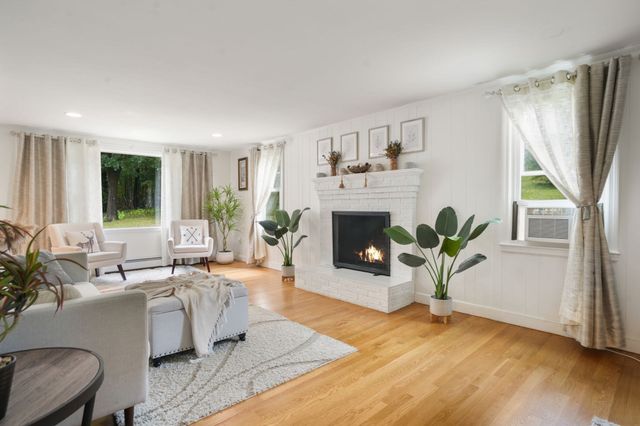 22 Townsend Dr, West Boylston, MA 01583