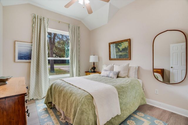 16 Serenade CIR, Wimberley, TX 78676