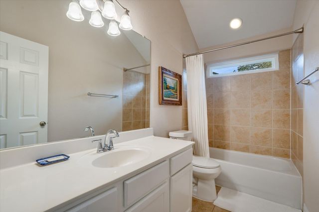 16 Serenade CIR, Wimberley, TX 78676