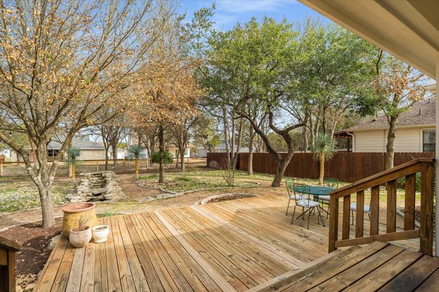 16 Serenade CIR, Wimberley, TX 78676