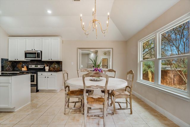 16 Serenade CIR, Wimberley, TX 78676