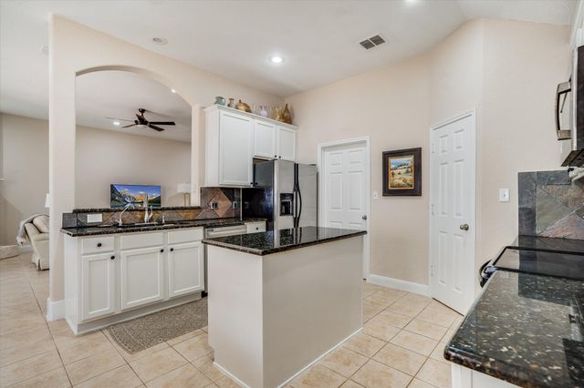 16 Serenade CIR, Wimberley, TX 78676