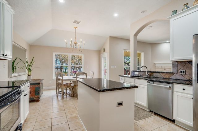 16 Serenade CIR, Wimberley, TX 78676