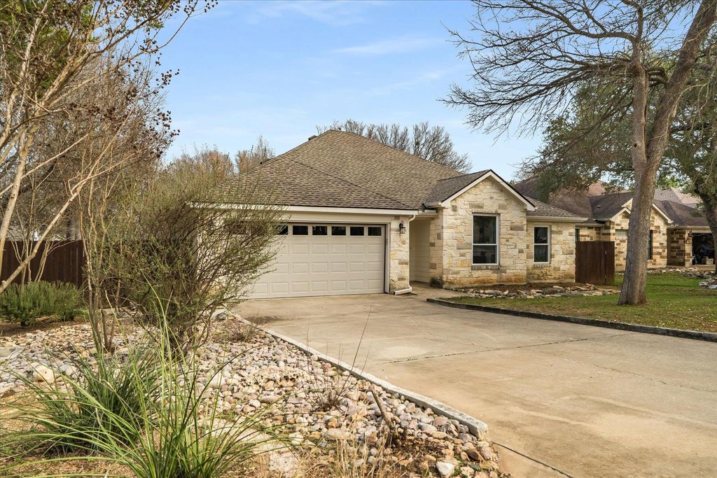 16 Serenade CIR, Wimberley, TX 78676