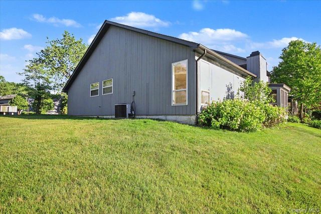 35 North Loop, Rhinebeck, NY 12572