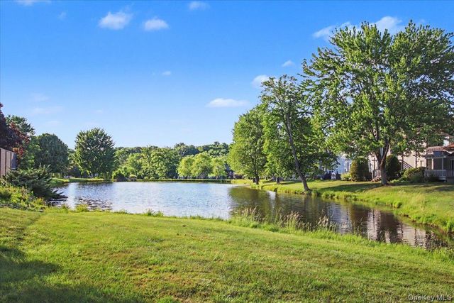 35 North Loop, Rhinebeck, NY 12572