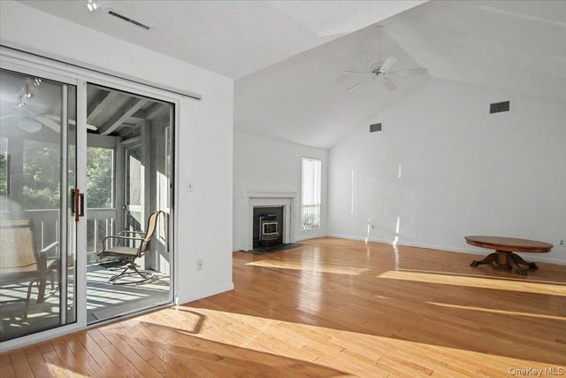 35 North Loop, Rhinebeck, NY 12572