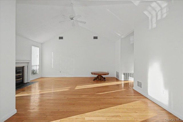 35 North Loop, Rhinebeck, NY 12572