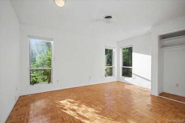 35 North Loop, Rhinebeck, NY 12572