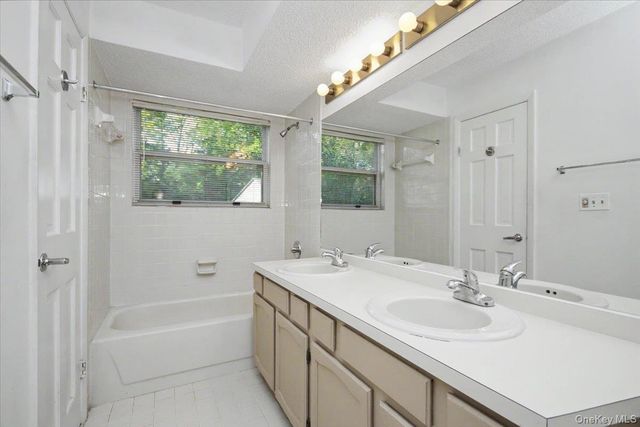 35 North Loop, Rhinebeck, NY 12572