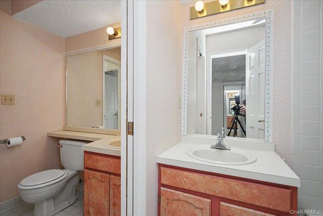 35 North Loop, Rhinebeck, NY 12572