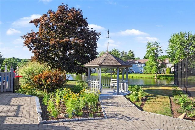 35 North Loop, Rhinebeck, NY 12572