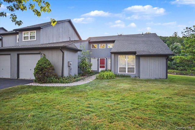 35 North Loop, Rhinebeck, NY 12572