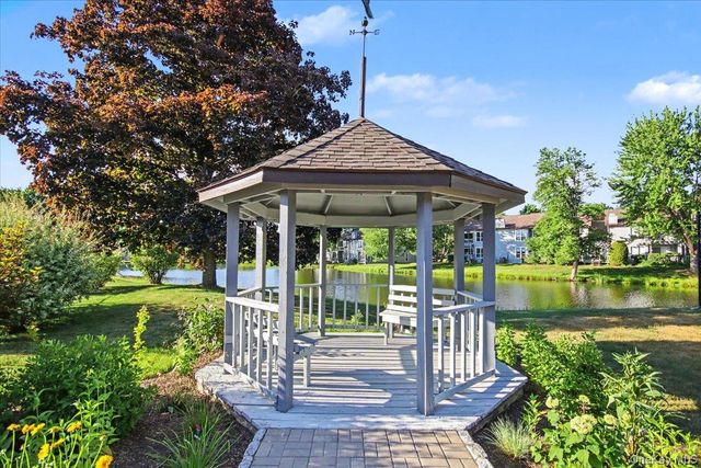 35 North Loop, Rhinebeck, NY 12572