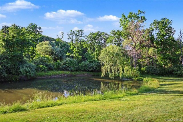35 North Loop, Rhinebeck, NY 12572