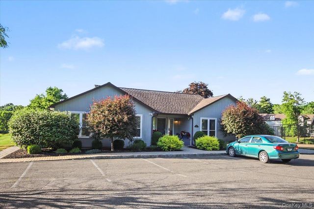 35 North Loop, Rhinebeck, NY 12572