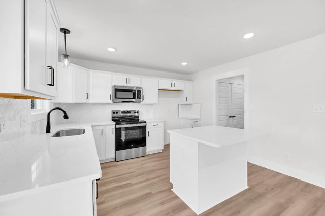 307 Switchgrass Dr, Clarksville, TN 37042