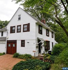 3 Bolton Place, Fair Lawn, NJ 07410
