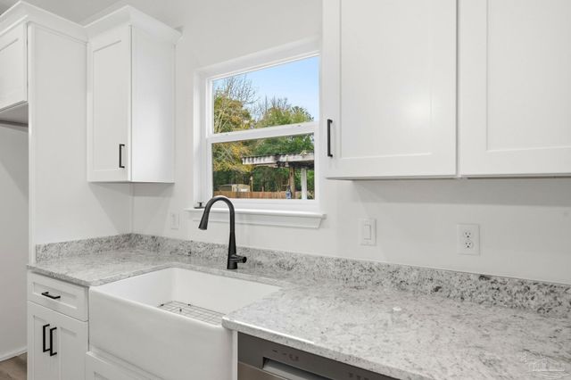 1854 Wheeler Dr, Gulf Breeze, FL 32563