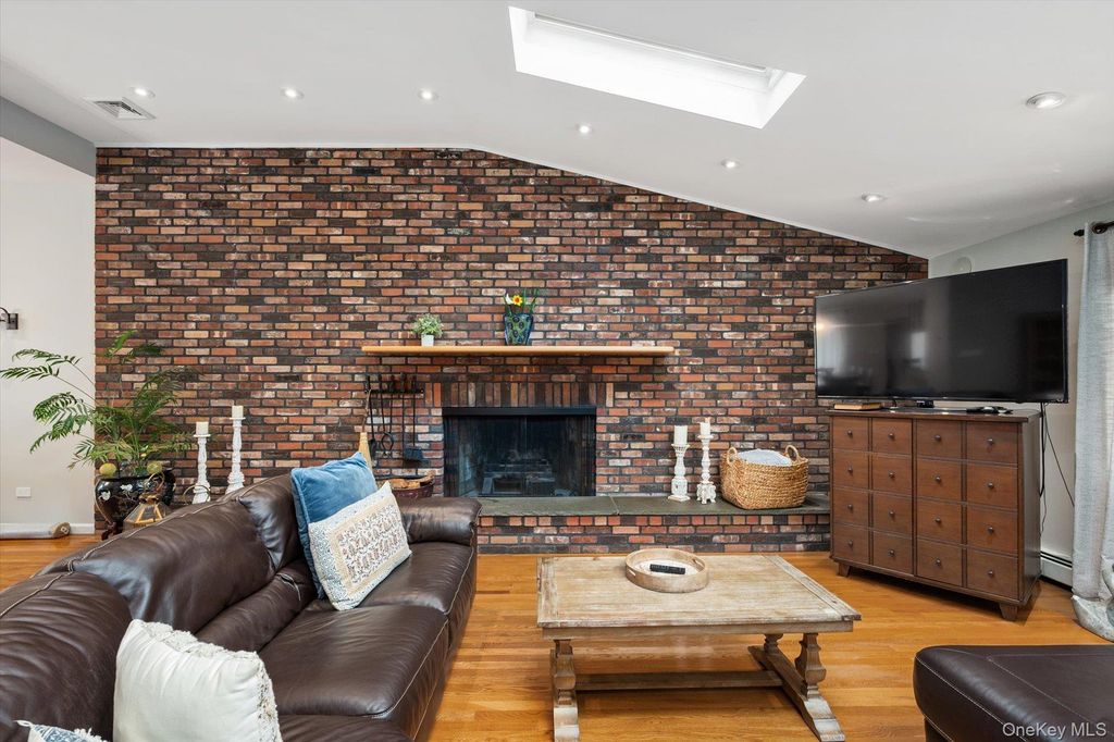 1118 Howard Drive, Westbury, NY 11590 — photo 4